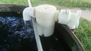 Поплавковый клапан для емкостей с водой